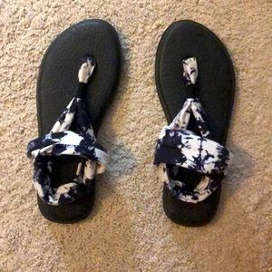 Sanuk flip flop
